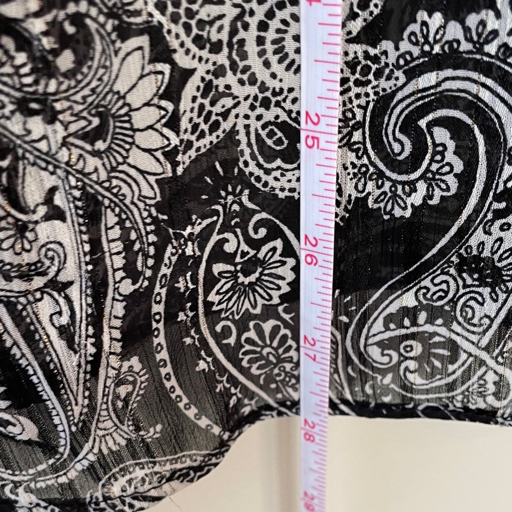 Vince Camuto Black and White Paisley Flutter Sleeve Blouse Size 1X - Picture 8 of 10